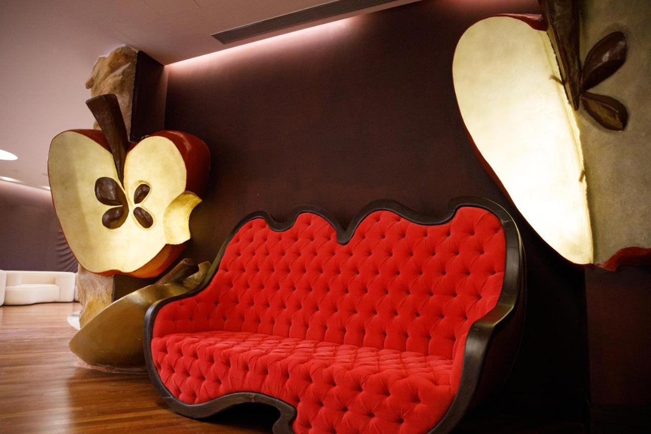 Arka Art Hotel Kashari Exterior foto The Apple sofa