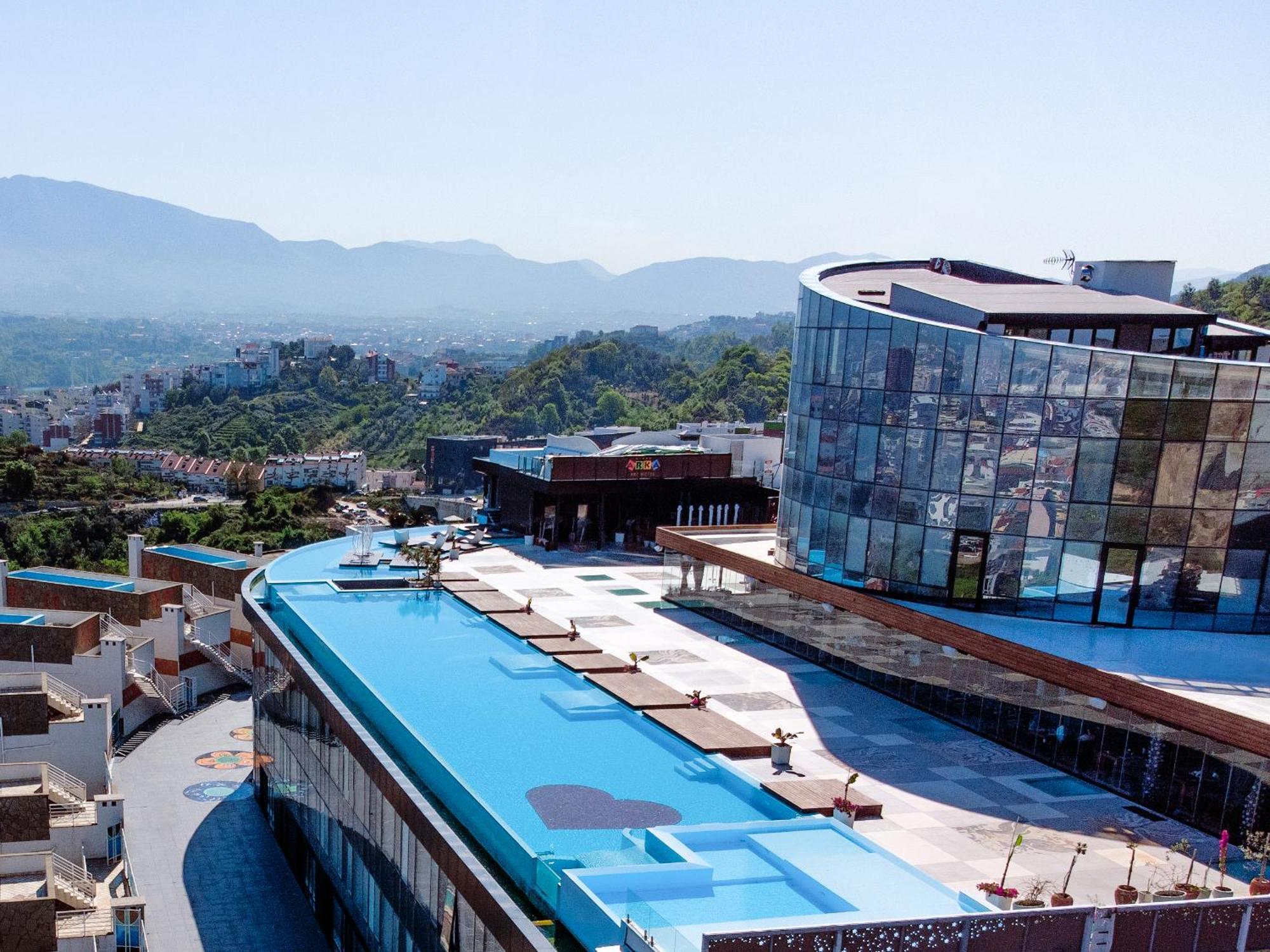 Arka Art Hotel Kashari Exterior foto The University of Novi Sad